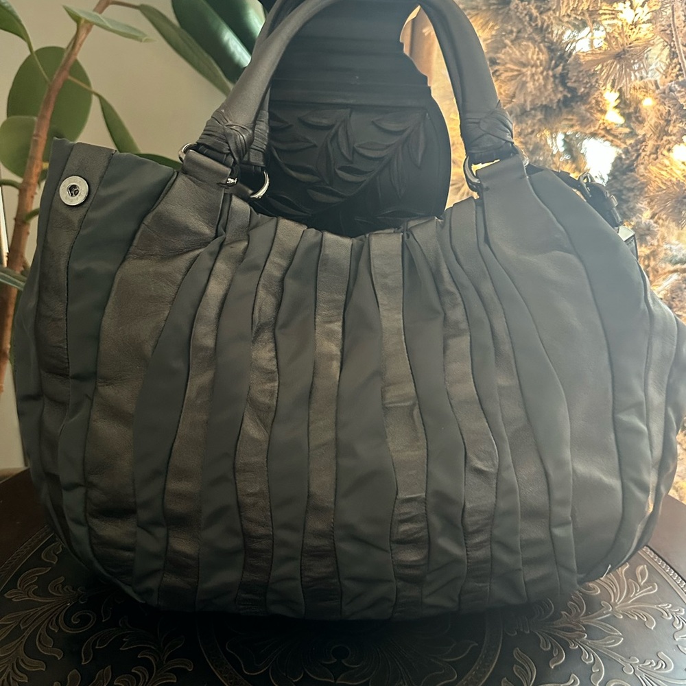 Prada - Picture 2 of 6
